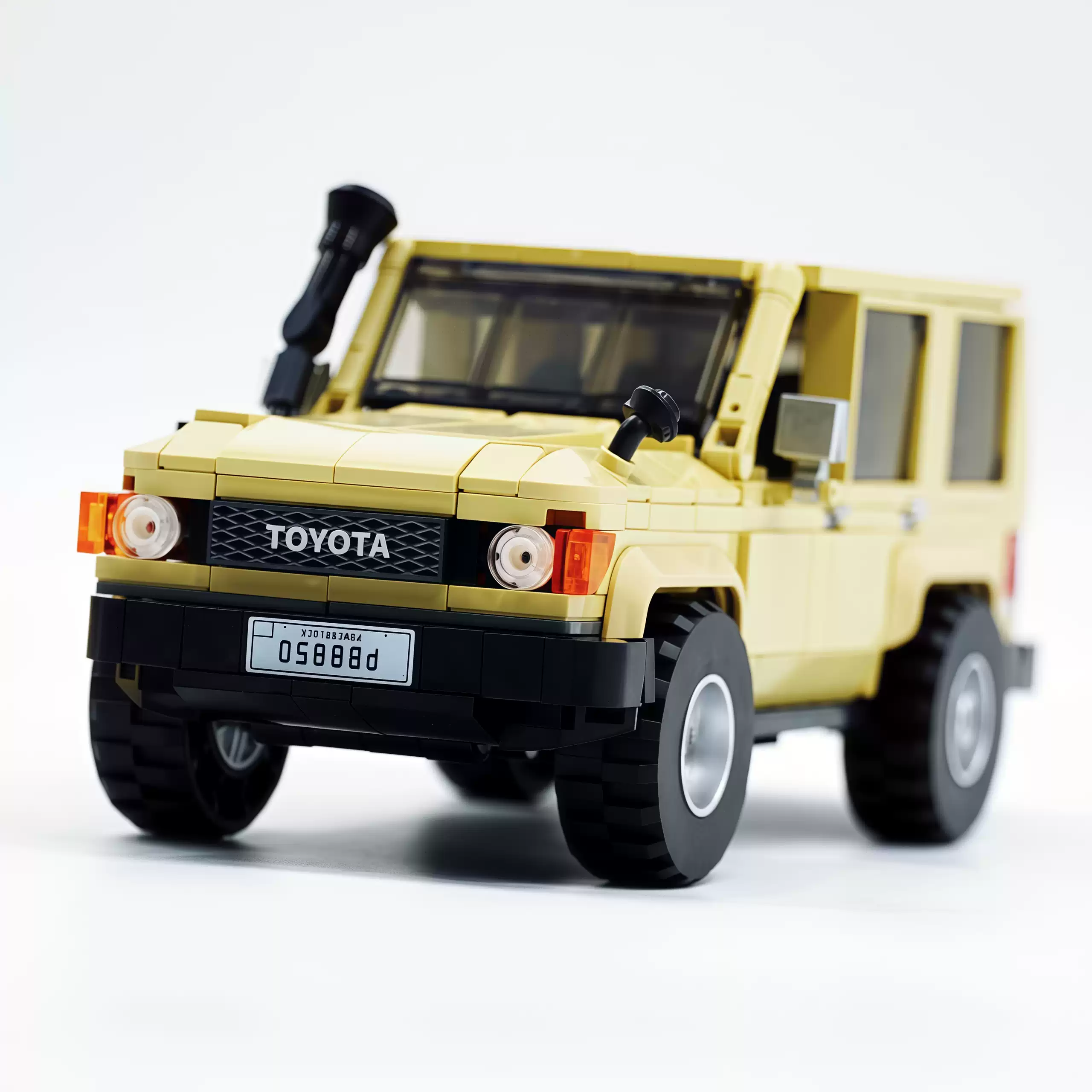 Toyota Land Cruiser off - road vehicle container building block toy model. - Image 4