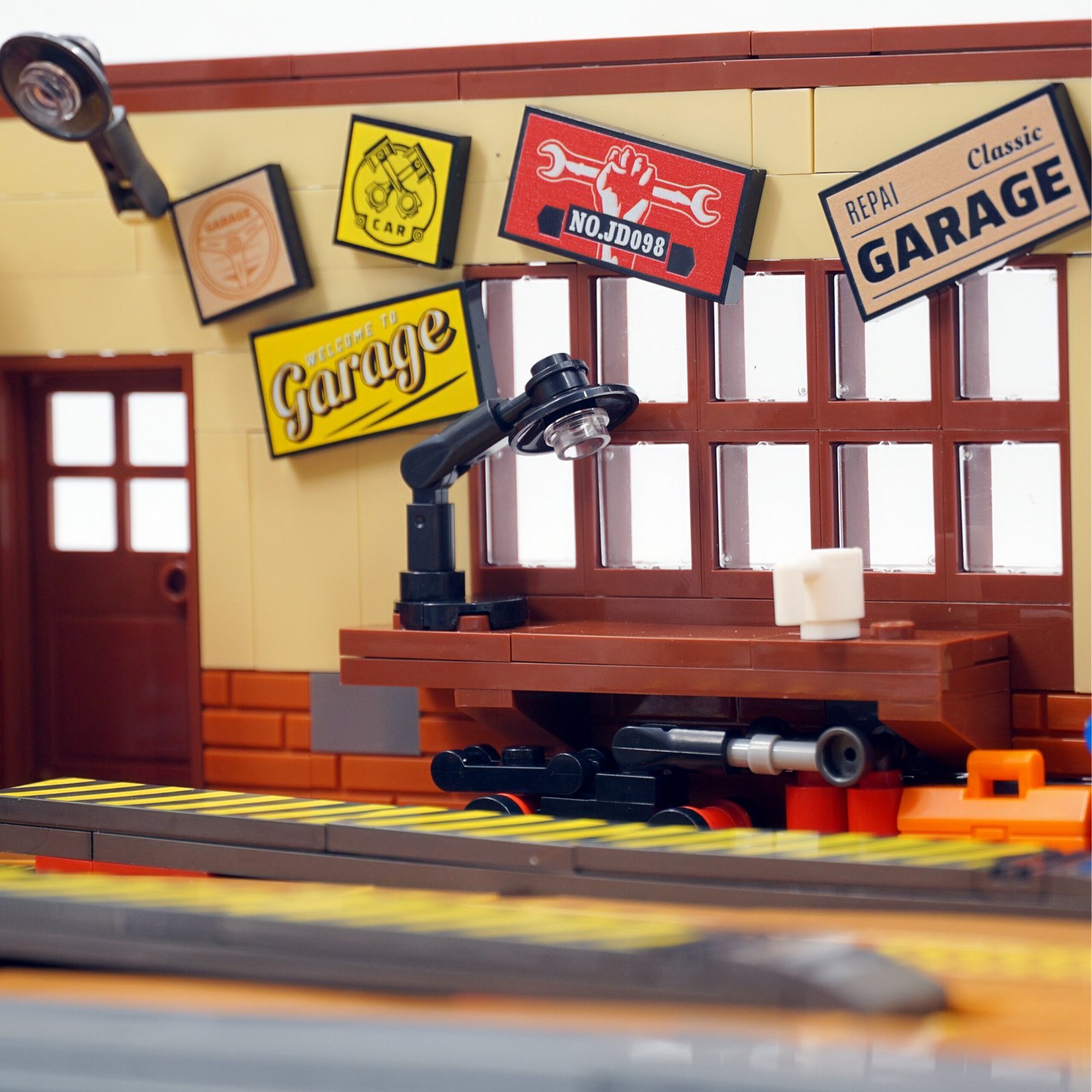 Retro parking lot repair shop building blocks, vintage garagemodel - Image 8